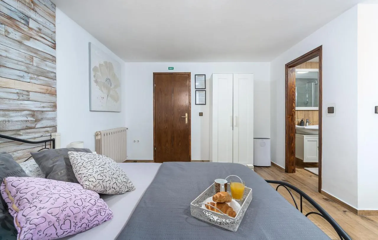 Apartments Ariana Umag 0*,